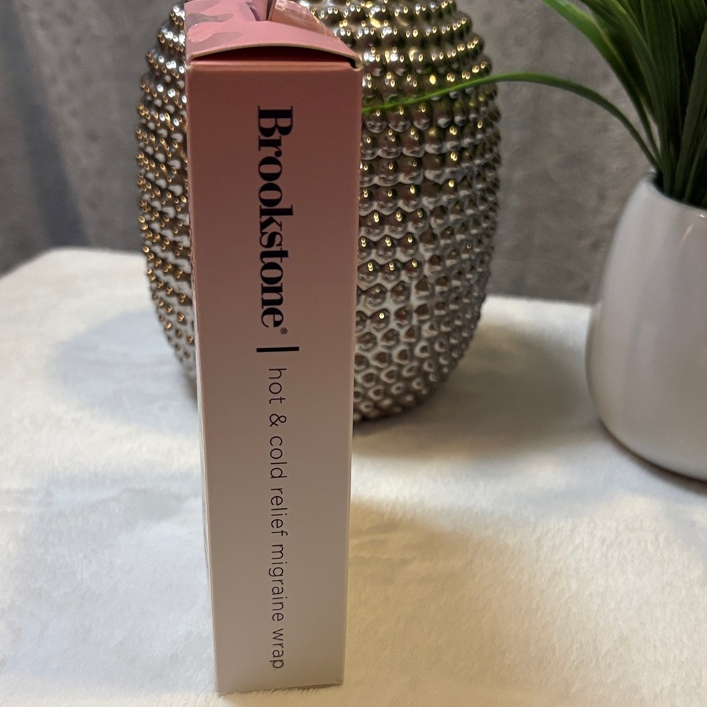 Brookstone Pink Migraine Relief Gel Wrap - Picture 3 of 3